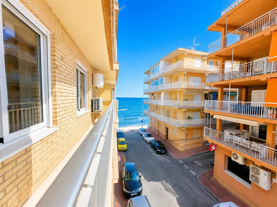 Blue Peak Apartment: Diseño Junto al Mar Apartment in Torrevieja