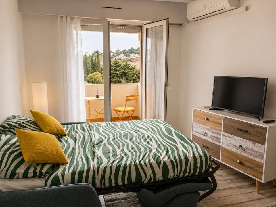 Lovely studio with balcony - central location Apartment in Cavalaire-sur-Mer