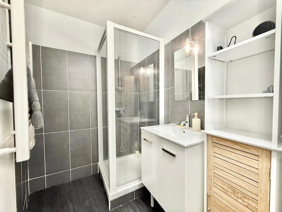 Shower, Bathroom