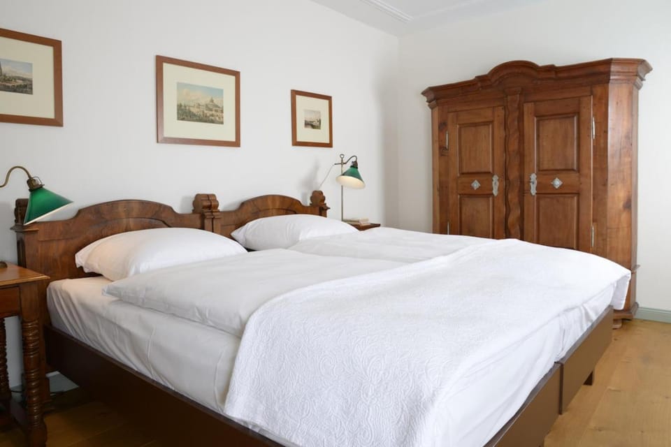 Bed, Other, Photo of the whole room, Decorative detail