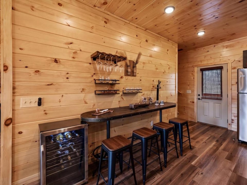 Cabin retreat with hot tub, pool table & arcade Cabin in Sevier County