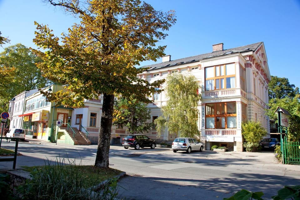 Restaurant/places to eat, Facade/entrance, Billiard, Darts, Lounge or bar