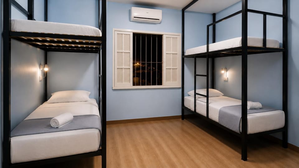 Restaurant/places to eat, Photo of the whole room, bunk bed, air conditioner