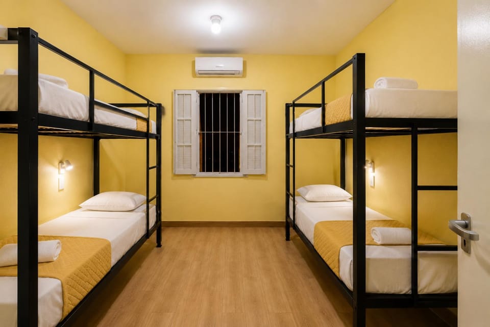 Restaurant/places to eat, bunk bed, towels, air conditioner