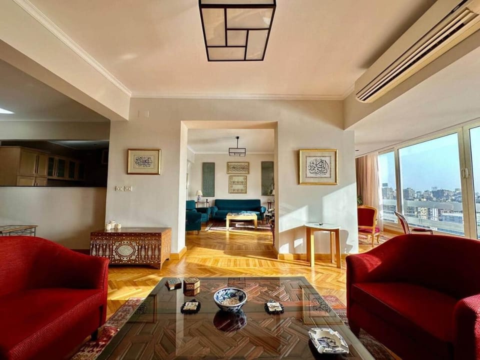 Tales of the Nile/Panoramic Nile View Zamalek Loft Apartment in Cairo