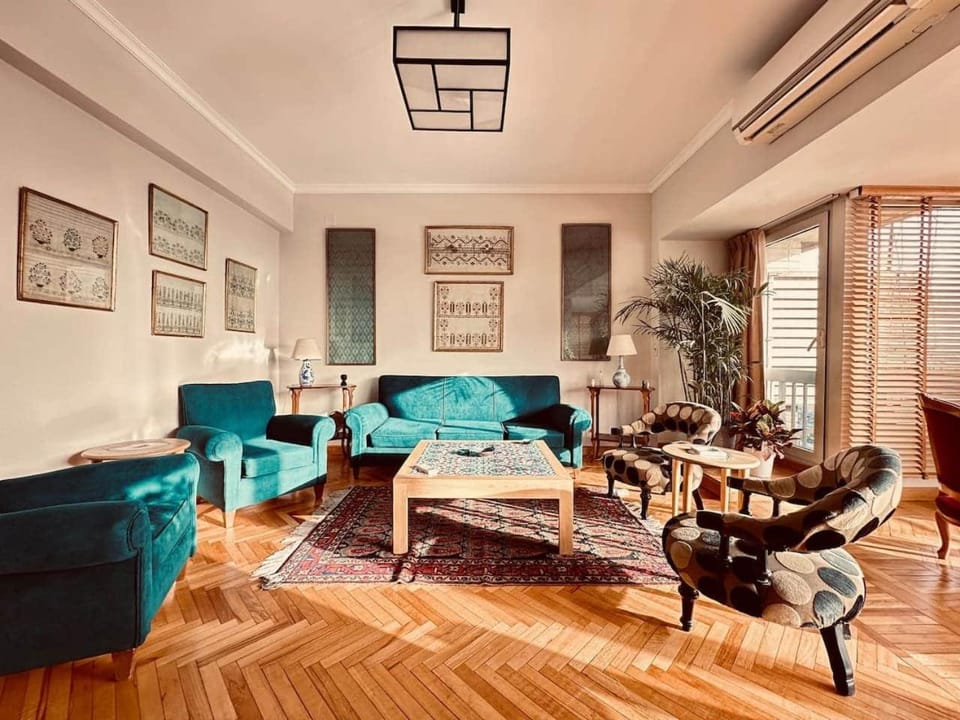 Tales of the Nile/Panoramic Nile View Zamalek Loft Apartment in Cairo