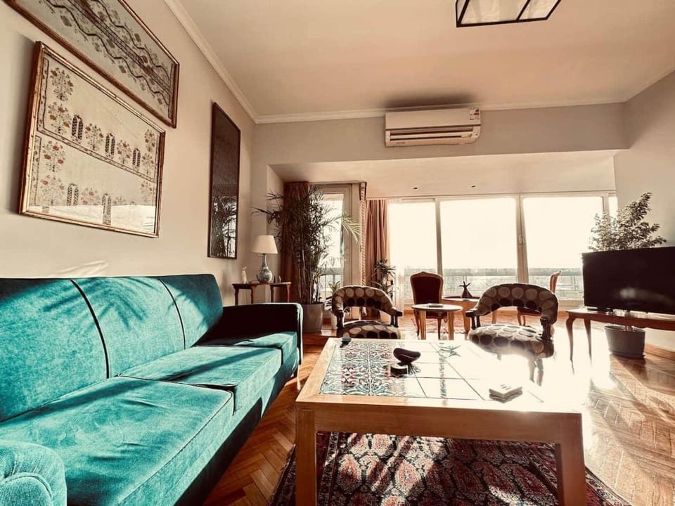 Tales of the Nile/Panoramic Nile View Zamalek Loft Apartment in Cairo