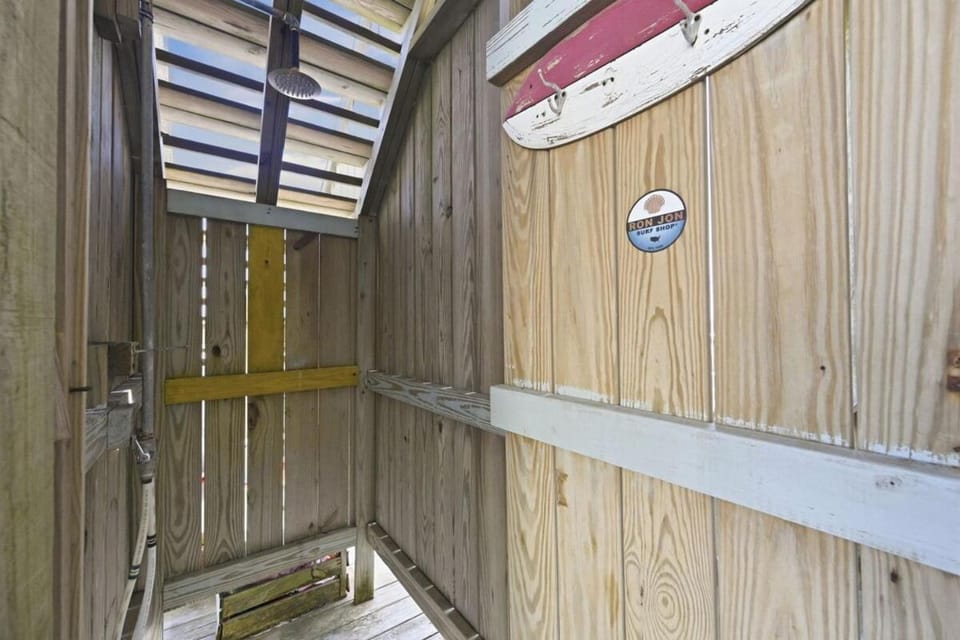 Klumzy Pelican - Luxury Beachfront w Elevator Apartment in Surf City