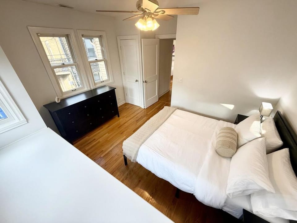 Lincoln Park - Amazing Game Room - Best Location Villa in Lincoln Park