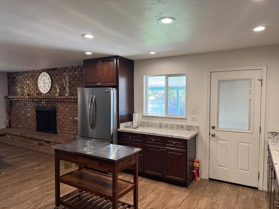 Kitchen or kitchenette, kitchen, kitchen