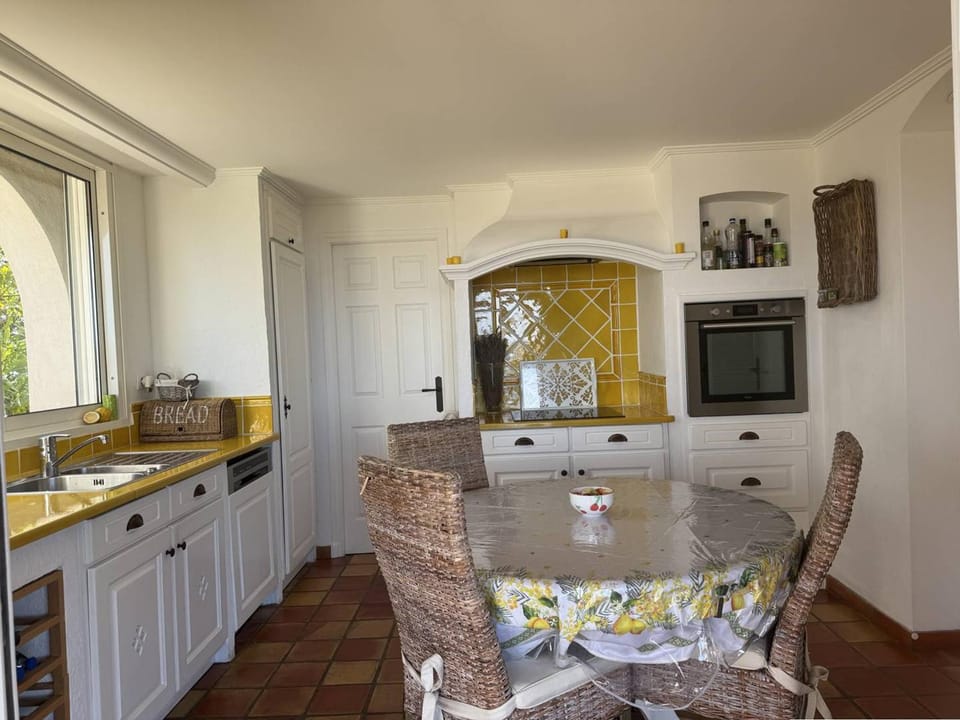 Villa vue mer, animaux admis - 12 pers. Villa in Bormes-les-Mimosas