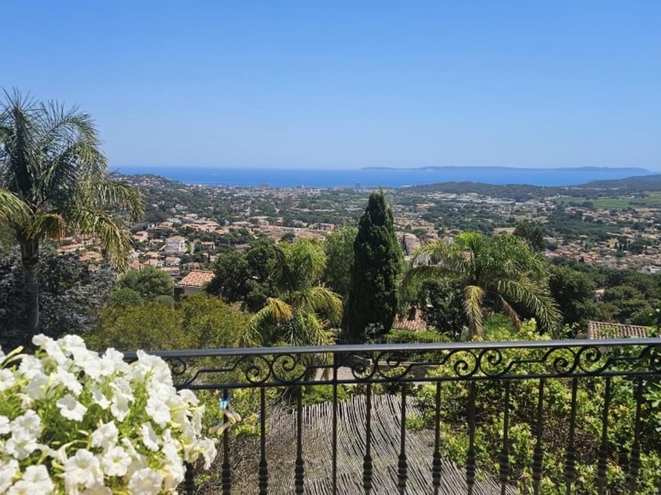 Villa vue mer, animaux admis - 12 pers. Villa in Bormes-les-Mimosas