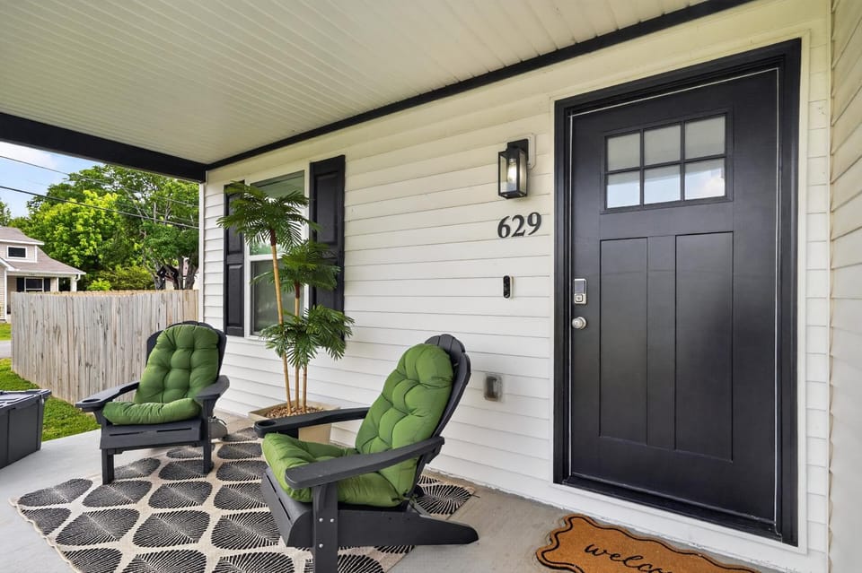 Property building, Patio, Balcony/Terrace