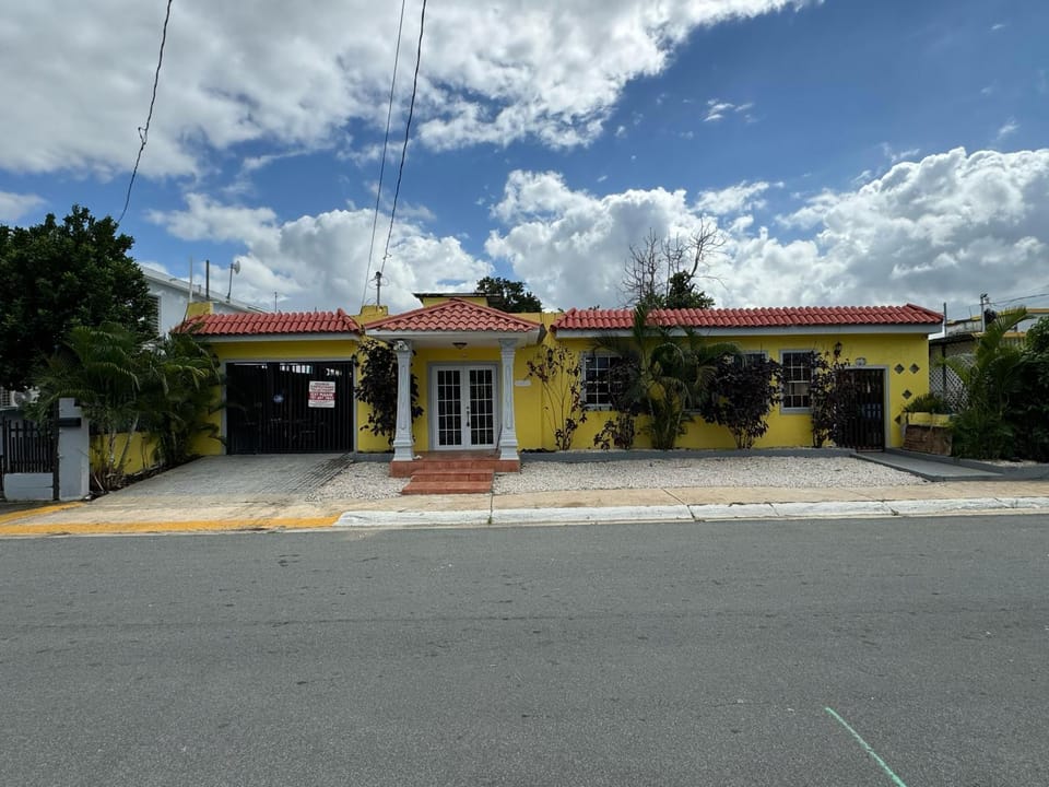Flamboyanes Stays at Cataño 15 Beds, 8BR, 3BA Apartment in Puerto Rico