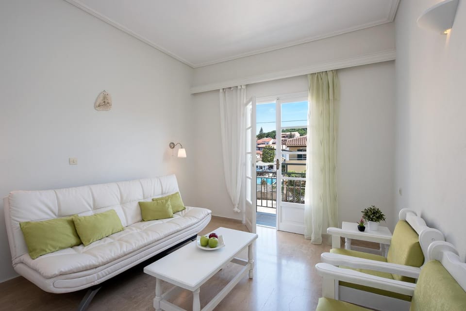 Living room, Photo of the whole room, Bedroom