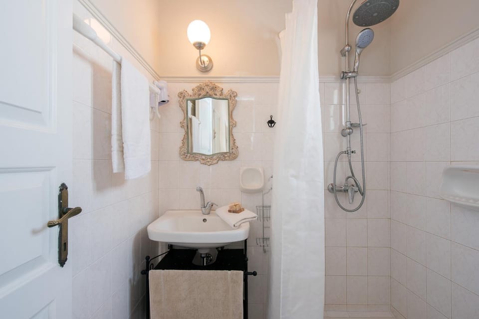 Bathroom, Photo of the whole room