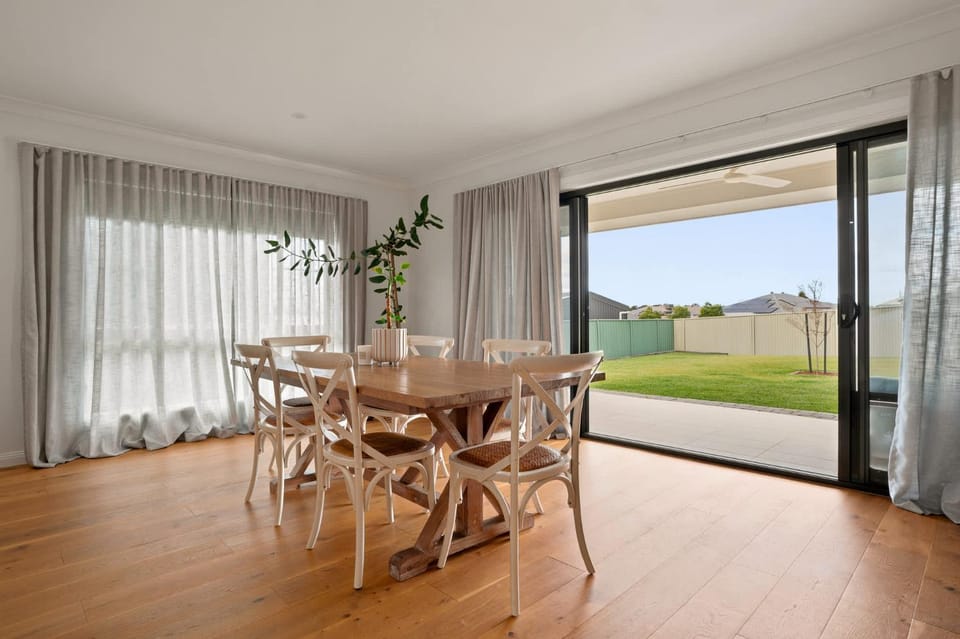 Great 3Bed 2Bath Home in Dubbo Close to Zoo Golf House in Dubbo