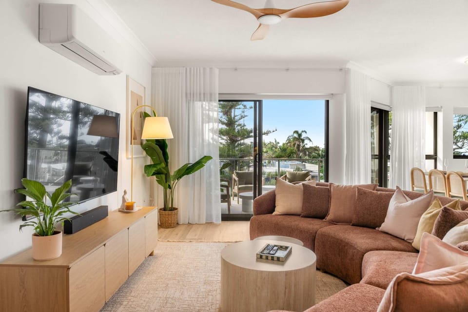 Communal lounge/ TV room, Living room, Seating area