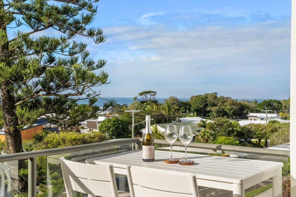 View (from property/room), Balcony/Terrace, Balcony/Terrace, Dining area, Sea view