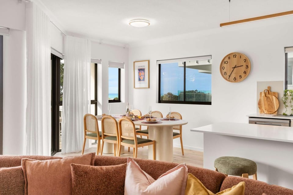 Living room, Decorative detail, Dining area