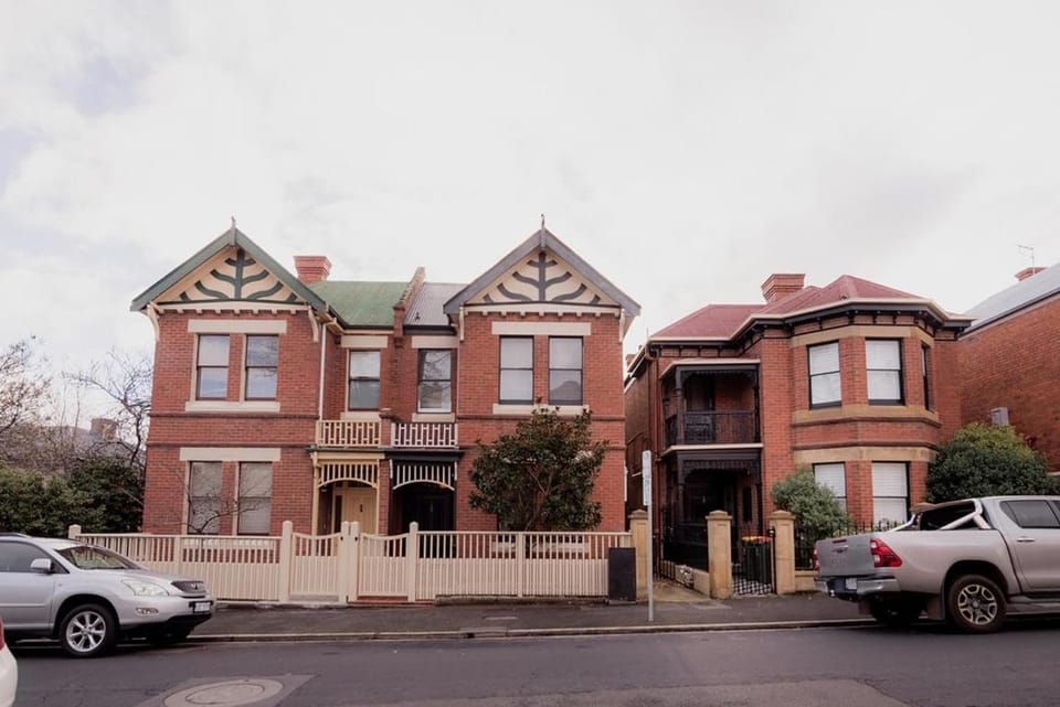 Victoria's Terrace in Beautiful Battery Point House in Hobart