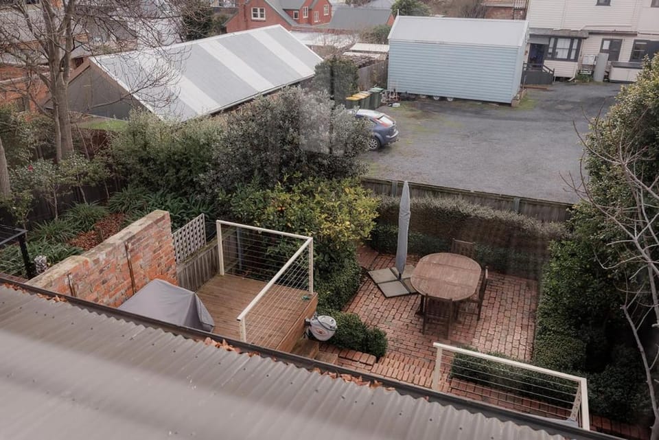 Victoria's Terrace in Beautiful Battery Point House in Hobart