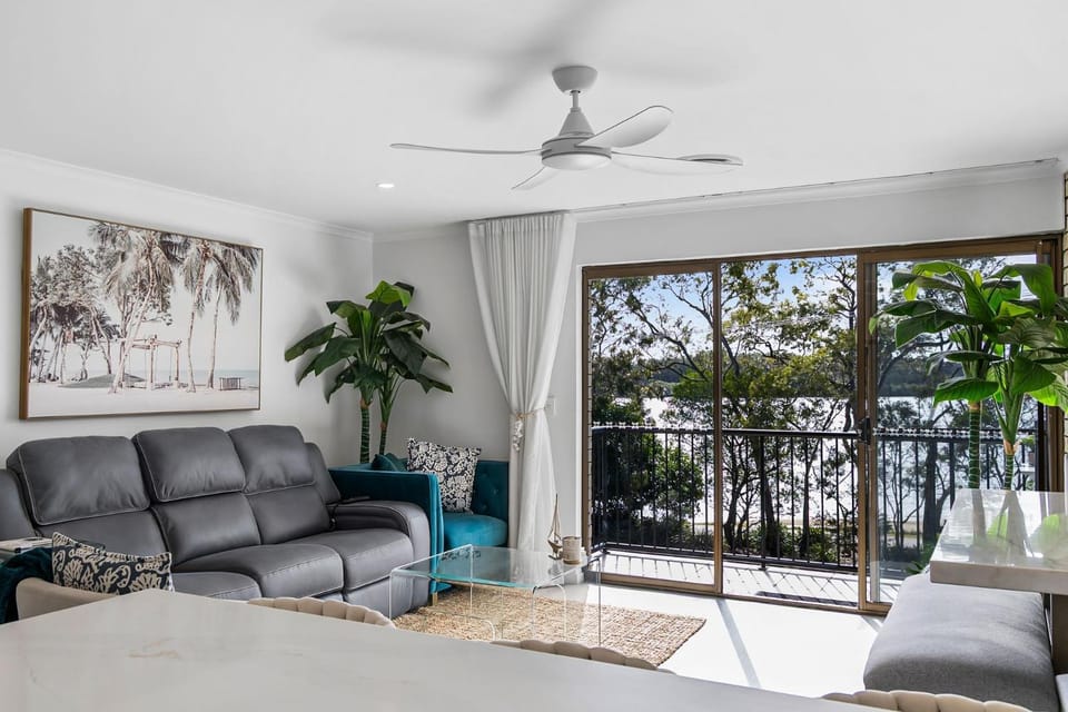 luxurious 3 bedroom apartment on Maroochydore River Apartment in Maroochydore