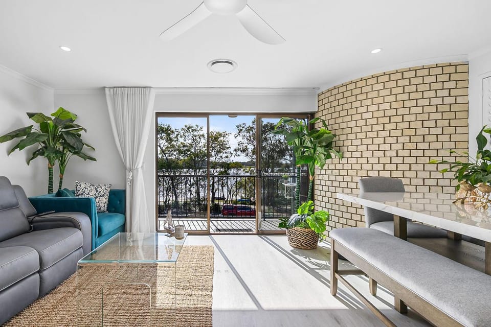 luxurious 3 bedroom apartment on Maroochydore River Apartment in Maroochydore
