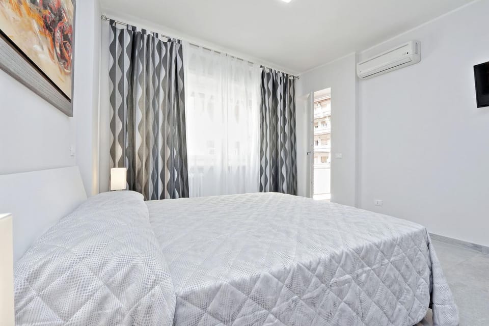 Bed, air conditioner