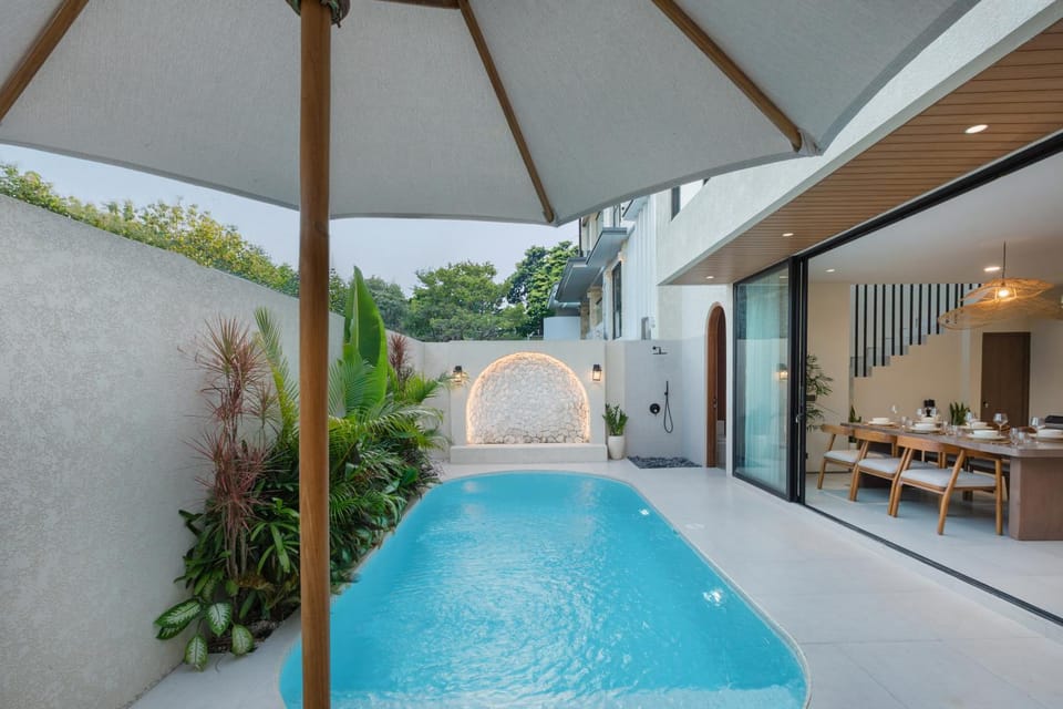 Swimming pool, Swimming pool