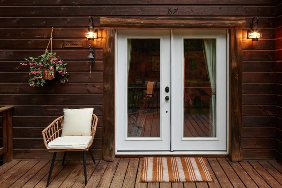 Evergreen Lodge, Hot Tub Retreat Near Lake Placid and White Face Chalet in Adirondack Mountains