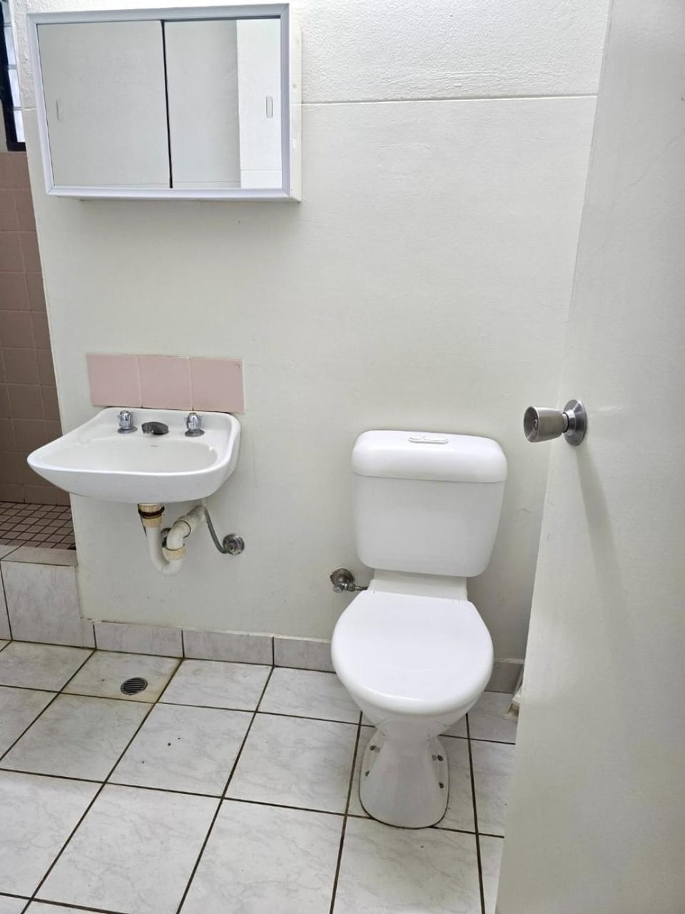 Private Twin Room in a Shared Apartment, Darwin CBD, Walk to Waterfront & Esplanade Bed and Breakfast in Darwin