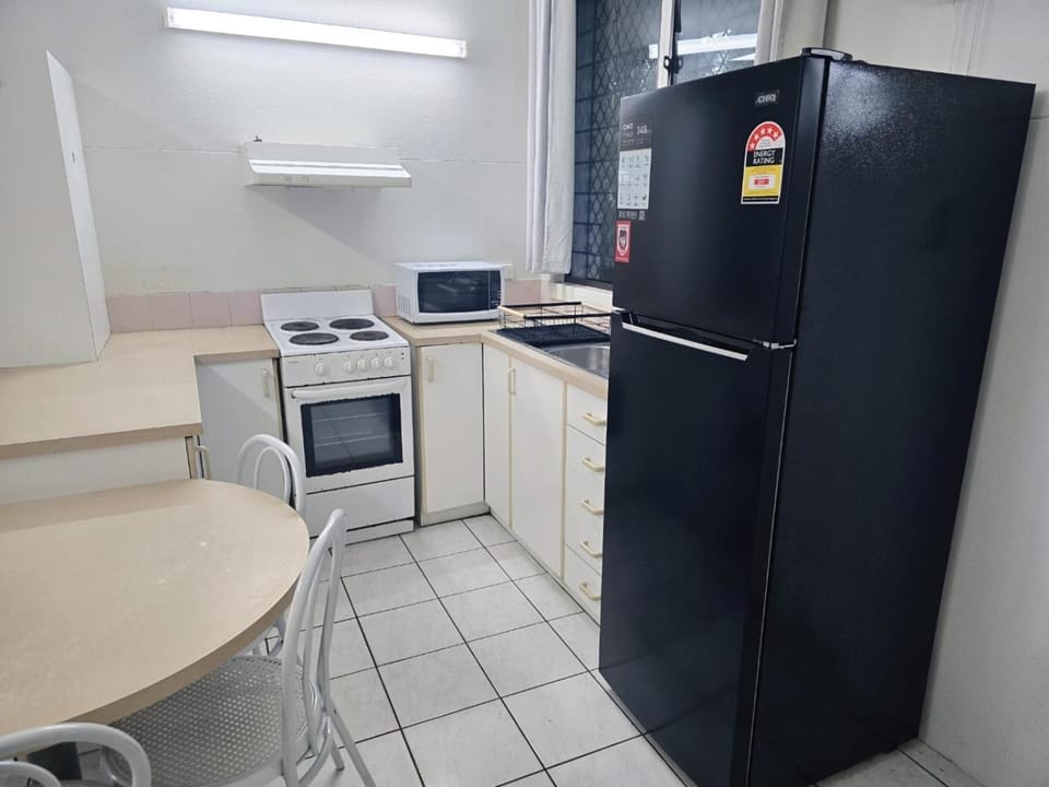 Private Twin Room in a Shared Apartment, Darwin CBD, Walk to Waterfront & Esplanade Bed and Breakfast in Darwin