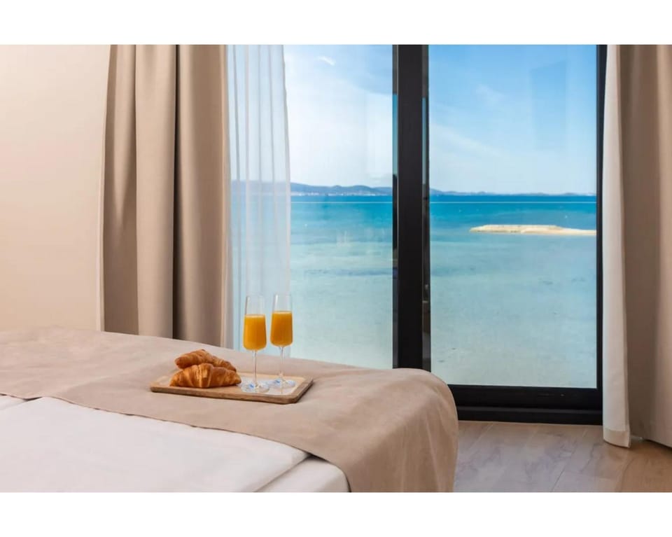 View (from property/room), Balcony/Terrace, Photo of the whole room, Sea view, towels