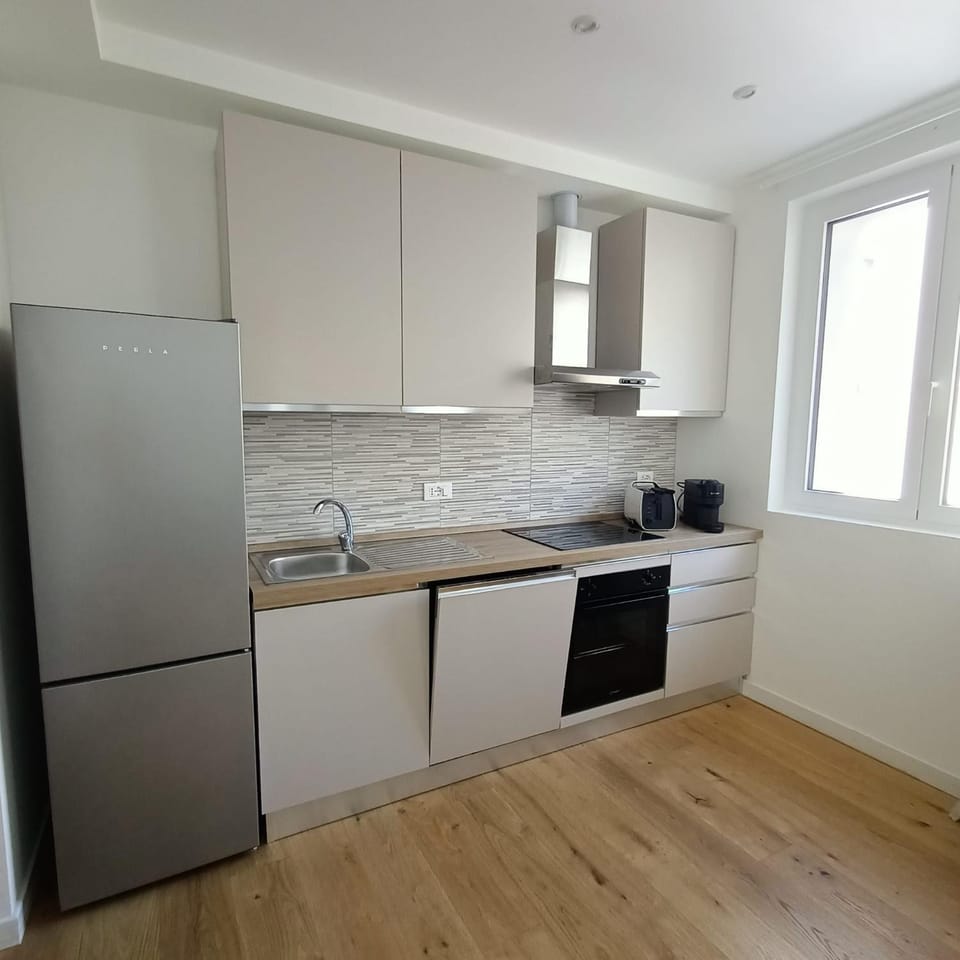 dishwasher, oven, kitchen