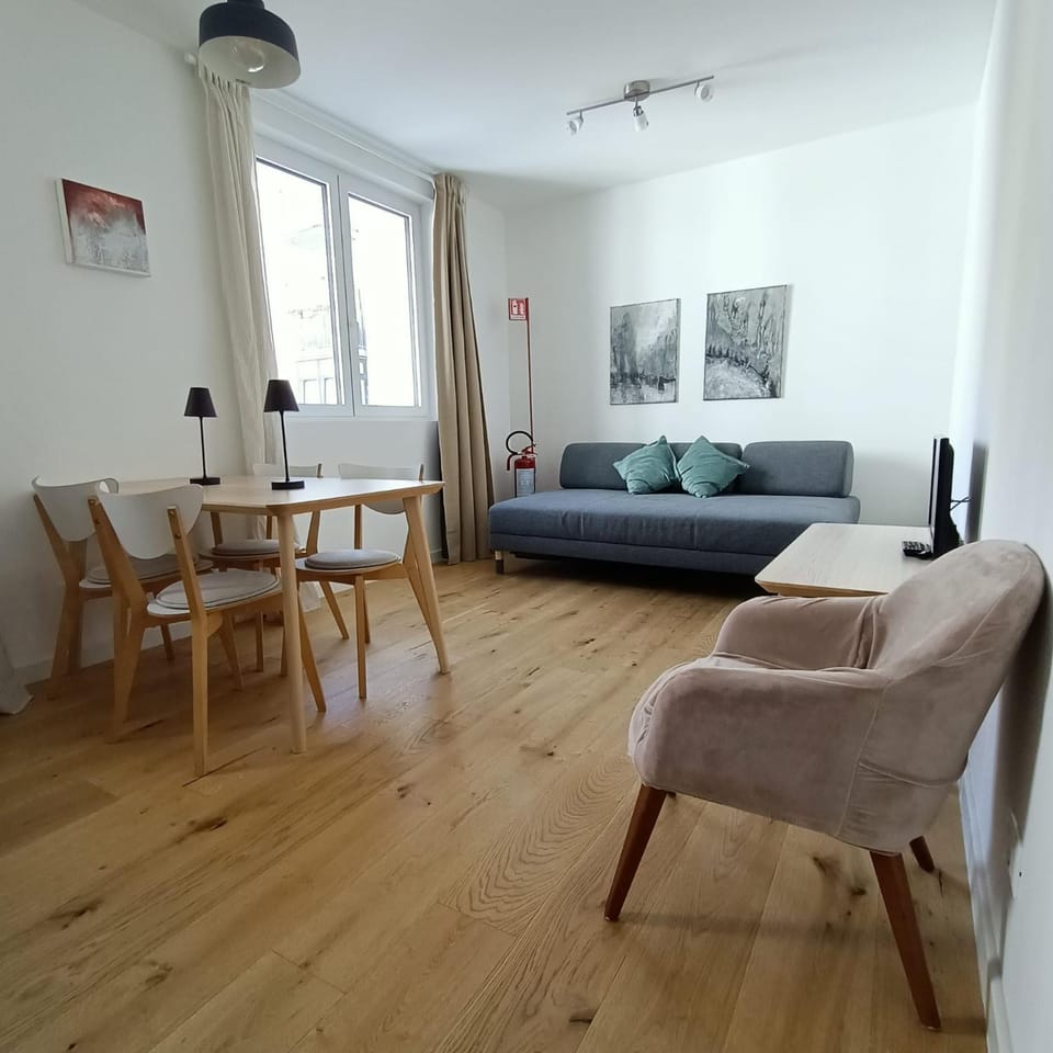TV and multimedia, Living room, Seating area, Dining area, furniture, internet