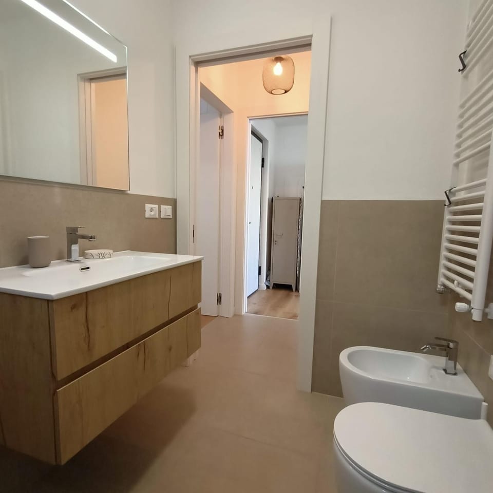 Bathroom, bidet, heating