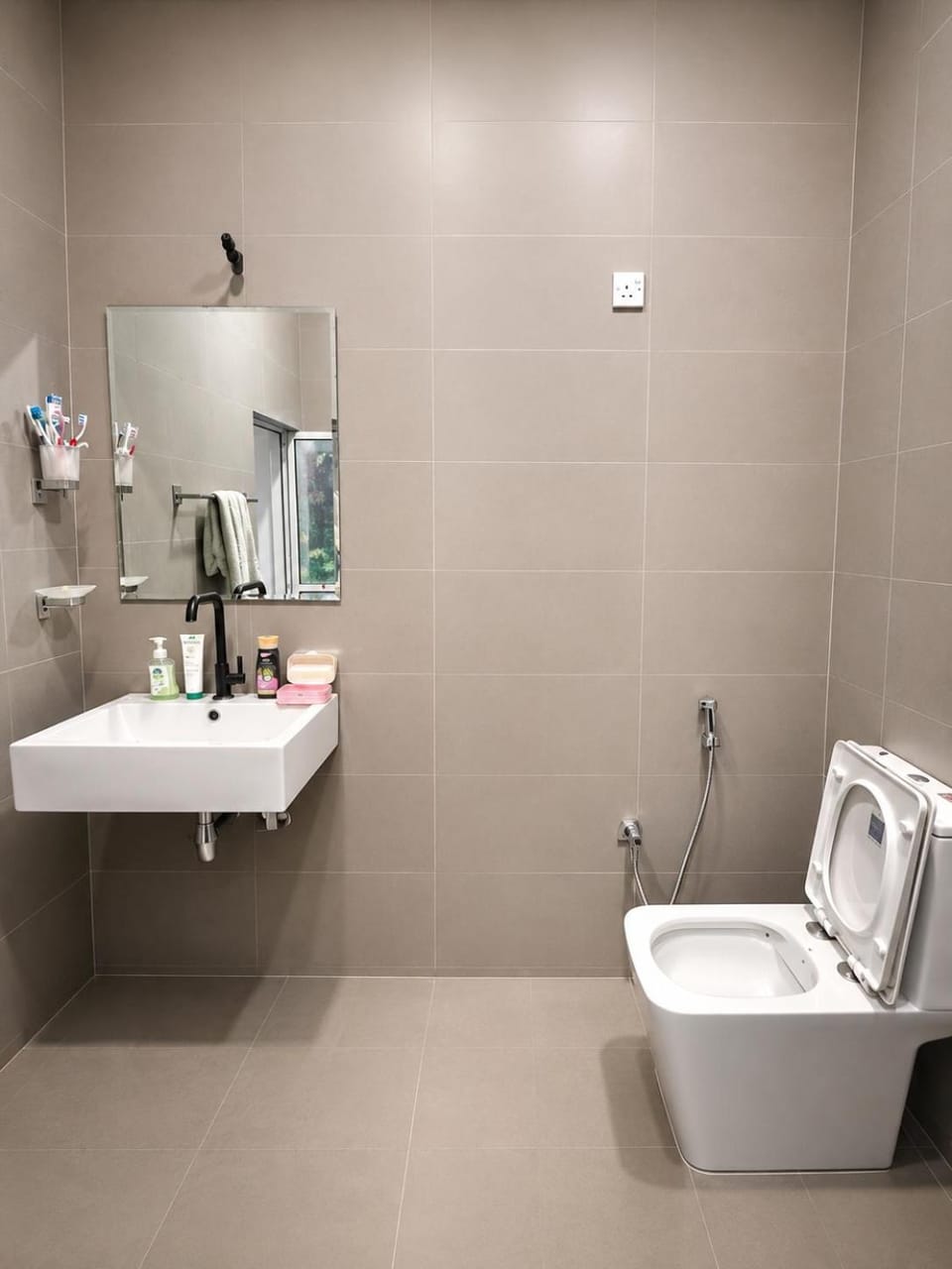 Shower, Toilet, Bathroom, bidet, towels