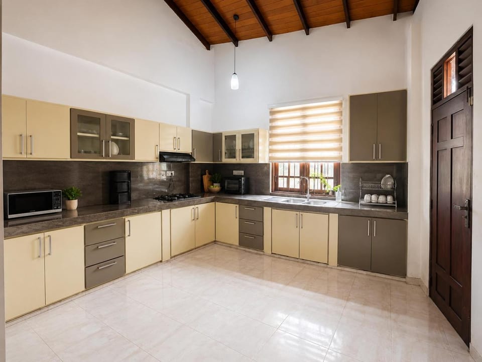 microwave, stove, toaster, kitchen