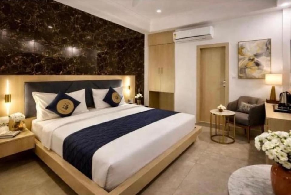 HOTEL VISHAL RESIDENCY NEAR IGI DELHI AIRPORT T-3 & AEROCITY DELHI with FREE AIRPORT DROP Hotel in New Delhi
