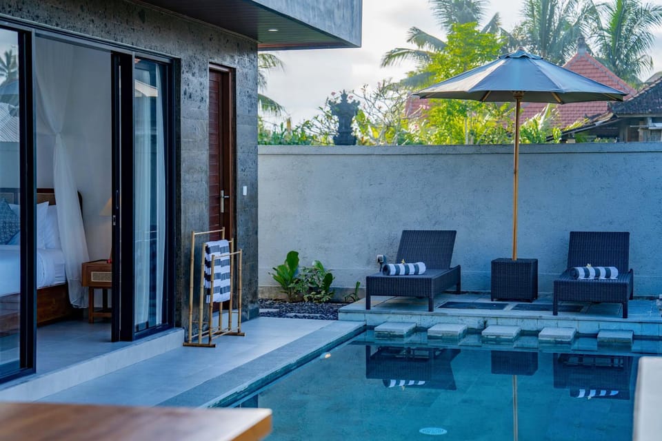 Balcony/Terrace, Swimming pool, sunbed