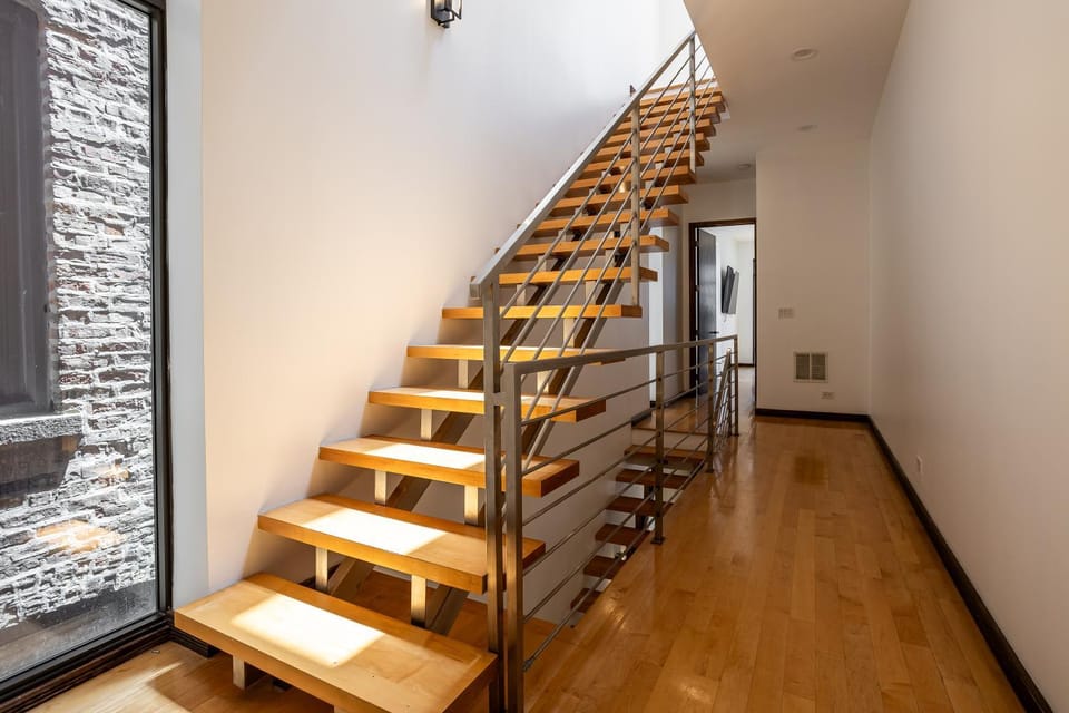 5-bedroom house in Pilsen near Medical District House in Lower West Side