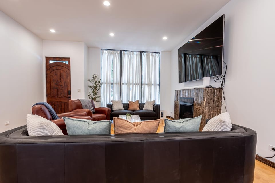 5-bedroom house in Pilsen near Medical District House in Lower West Side