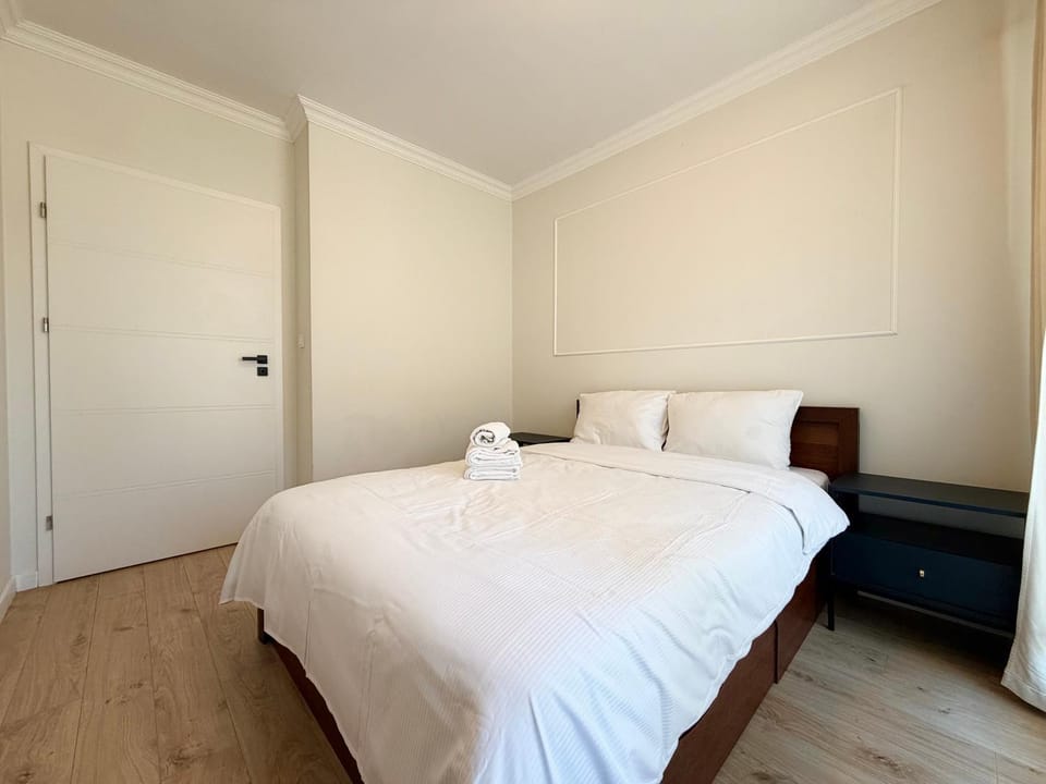 Bed, Photo of the whole room, Bedroom, towels, wardrobe