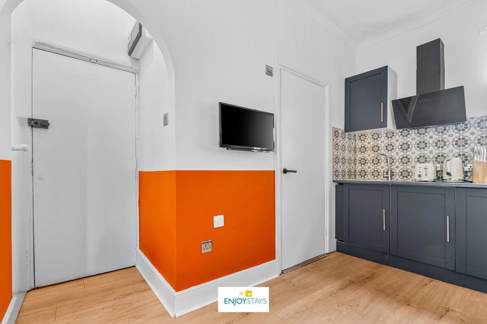 Modern Studio Easy Access to Central London Apartment in London