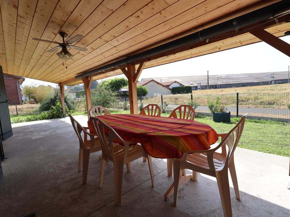 Property building, Patio, Patio, Balcony/Terrace, Balcony/Terrace