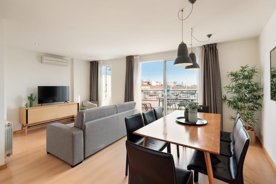 TV and multimedia, Living room, Dining area, air conditioner