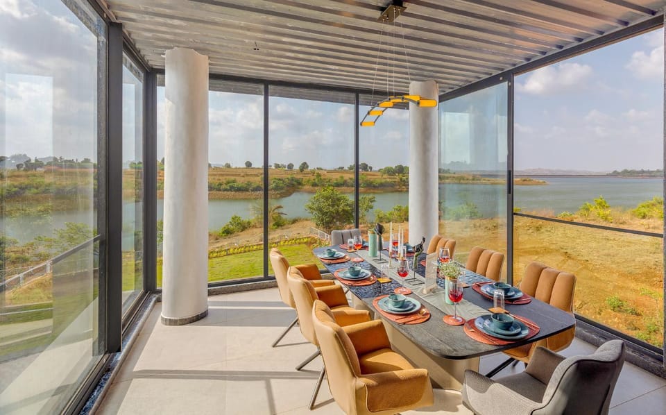 View (from property/room), Food and drinks, Seating area, Dining area, Food, Lake view, Dinner