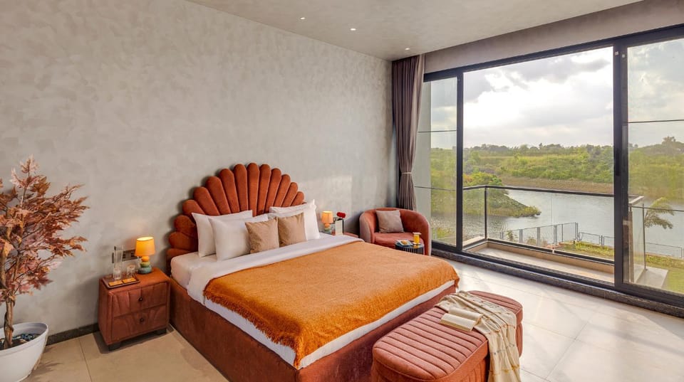 Bed, View (from property/room), Balcony/Terrace, Bedroom, Lake view