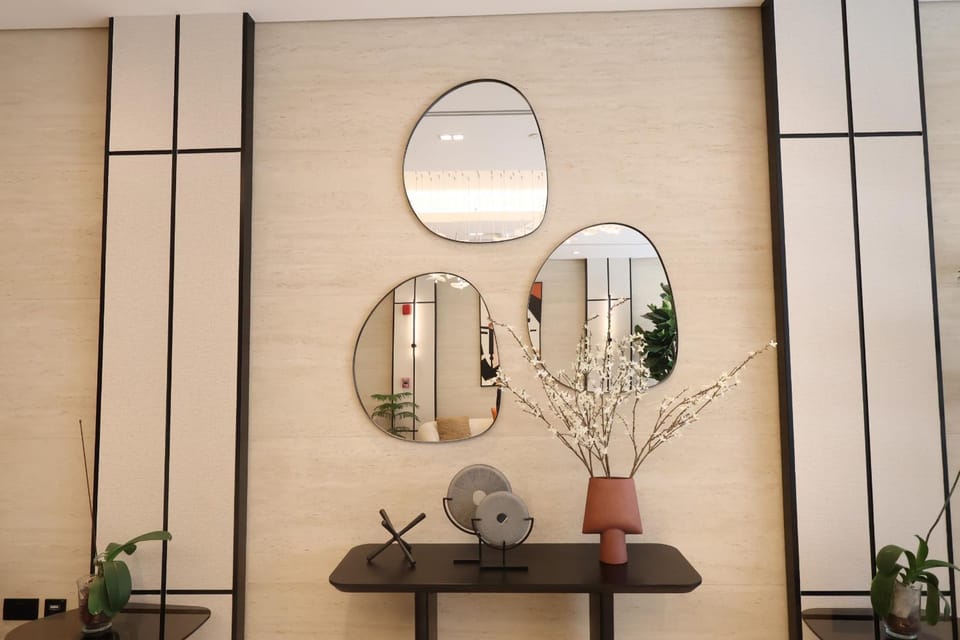 Modern 1BR Near Metro - Minutes to Downtown & DIFC Apartment in Dubai